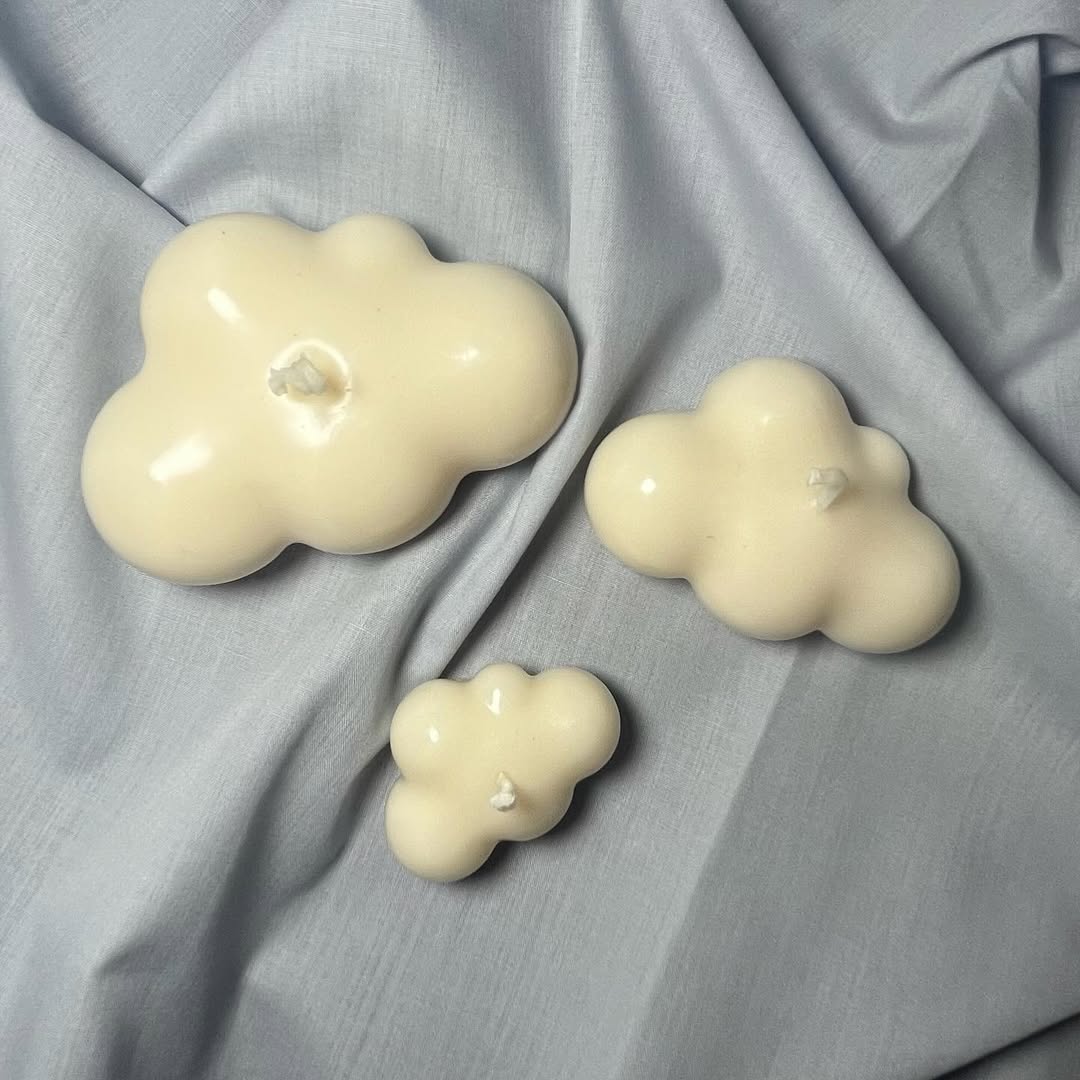 Golden Petal Celebration Candle